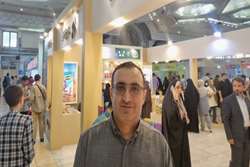 بازدید رئیس گروه اطلاع رسانی پزشکی و منابع علمی از نمایشگاه کتاب